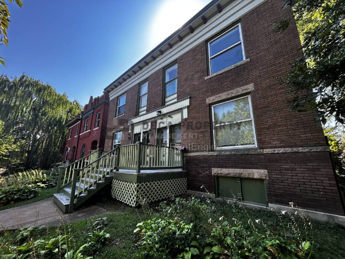 Apartment for rent at 4062 Shenandoah Ave #2F, St. Louis, MO 63110