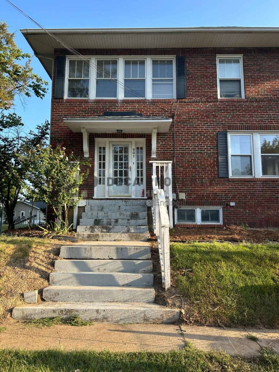 Apartment for rent at 901 Dwyer Ave, St. Louis, MO 63122