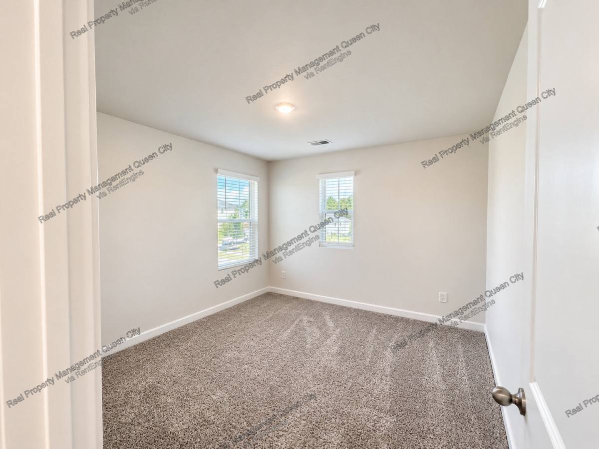 House for rent at 13104 Kenworth Rd, Charlotte, NC 28278