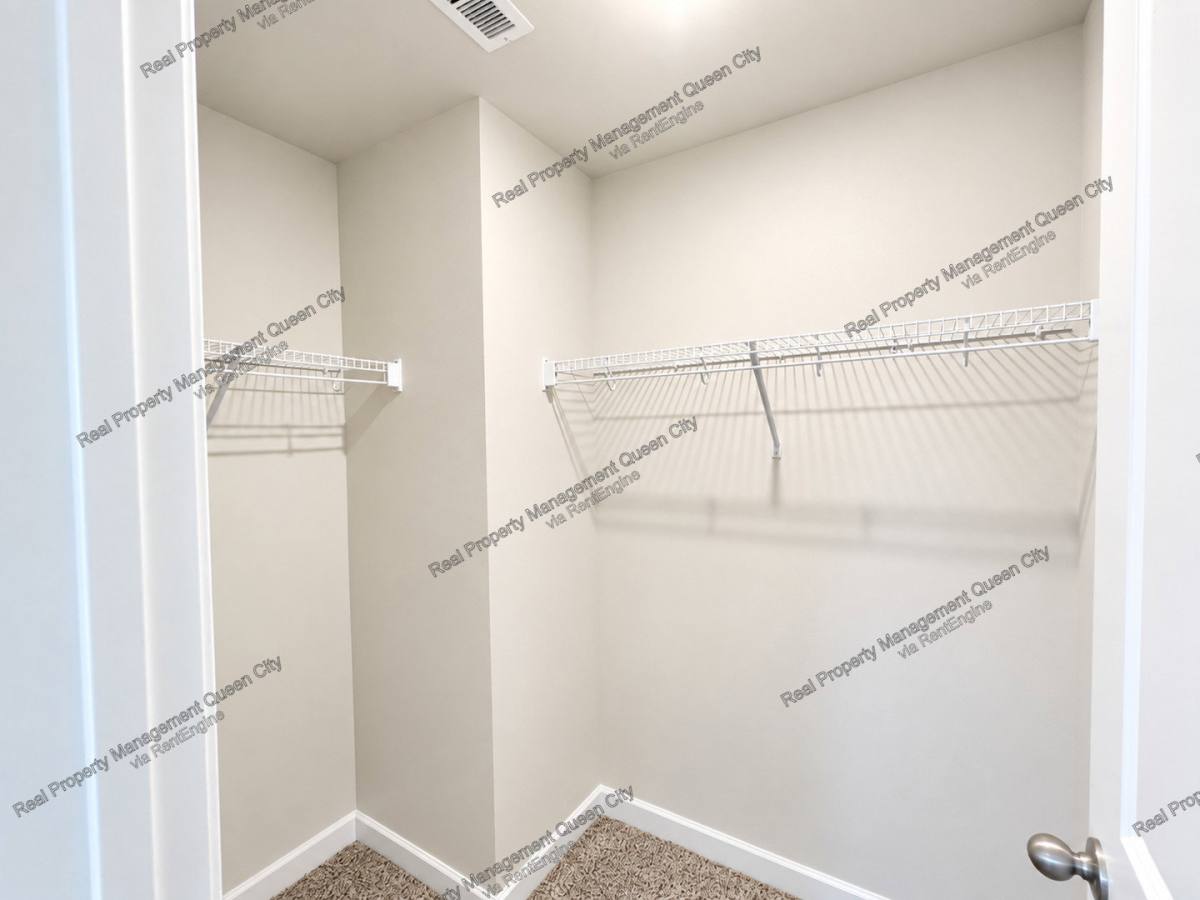 House for rent at 13104 Kenworth Rd, Charlotte, NC 28278
