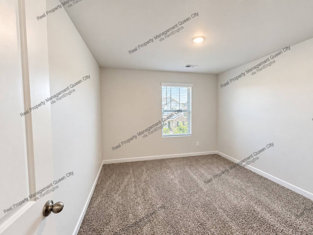 House for rent at 13104 Kenworth Rd, Charlotte, NC 28278