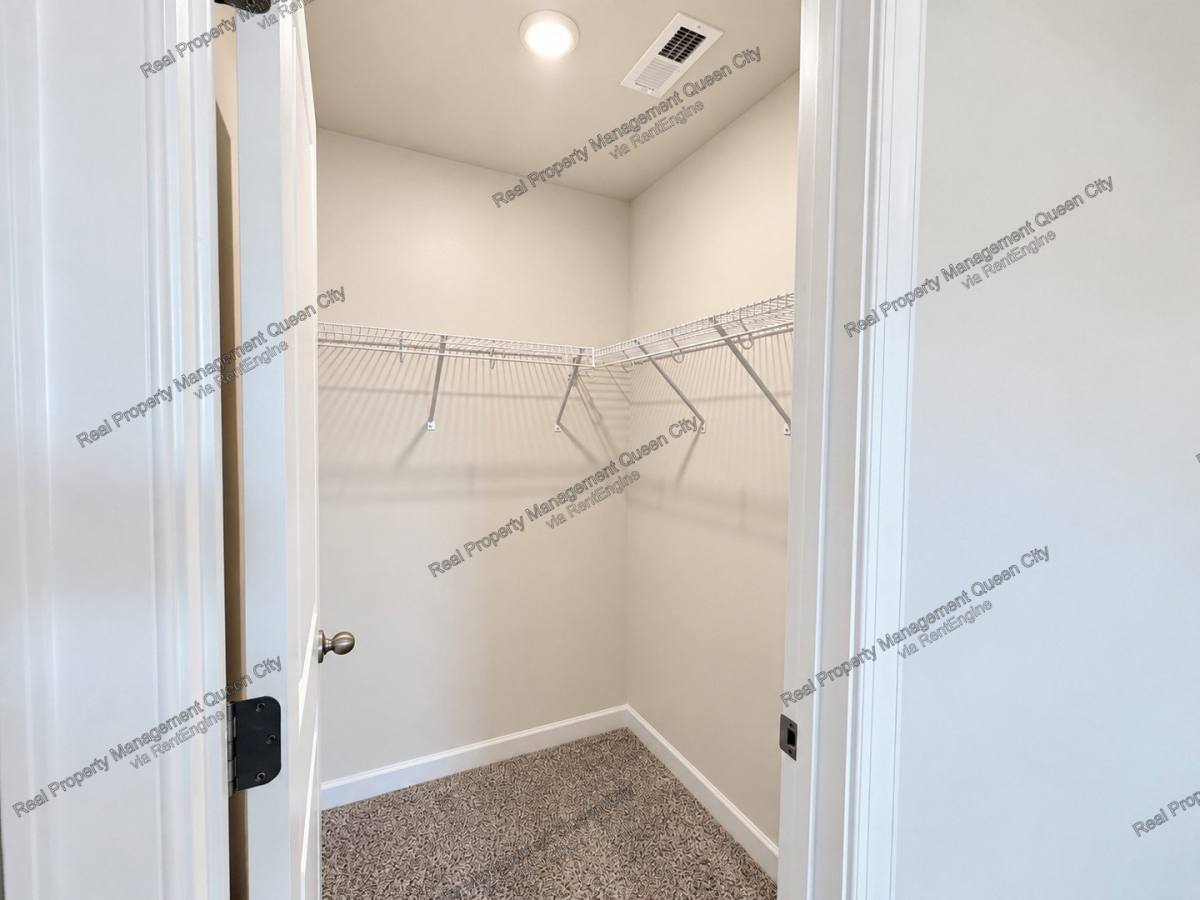 House for rent at 13104 Kenworth Rd, Charlotte, NC 28278