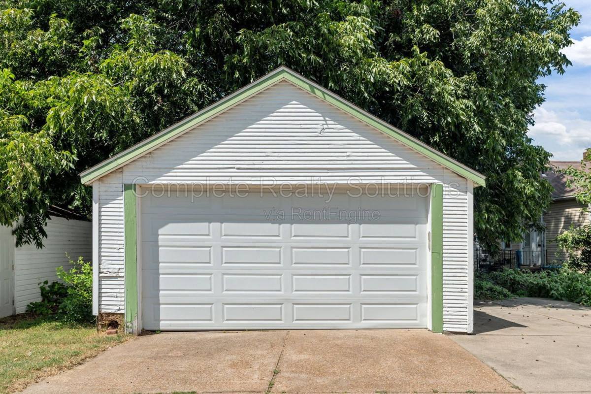 House for rent at 217 Courtland Ave, St. Louis, MO 63125