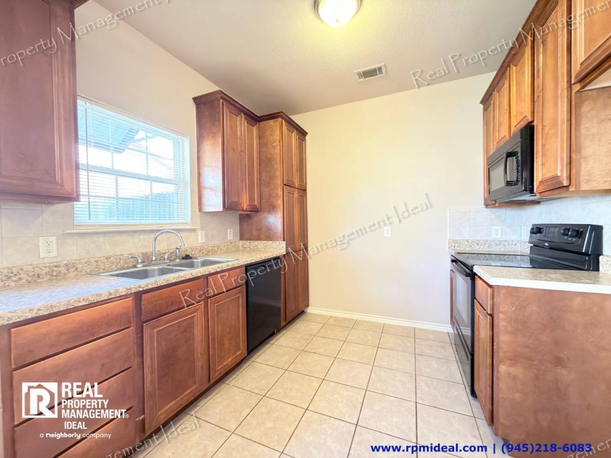 House for rent at 916 Parkplace Ridge, Princeton, TX 75407