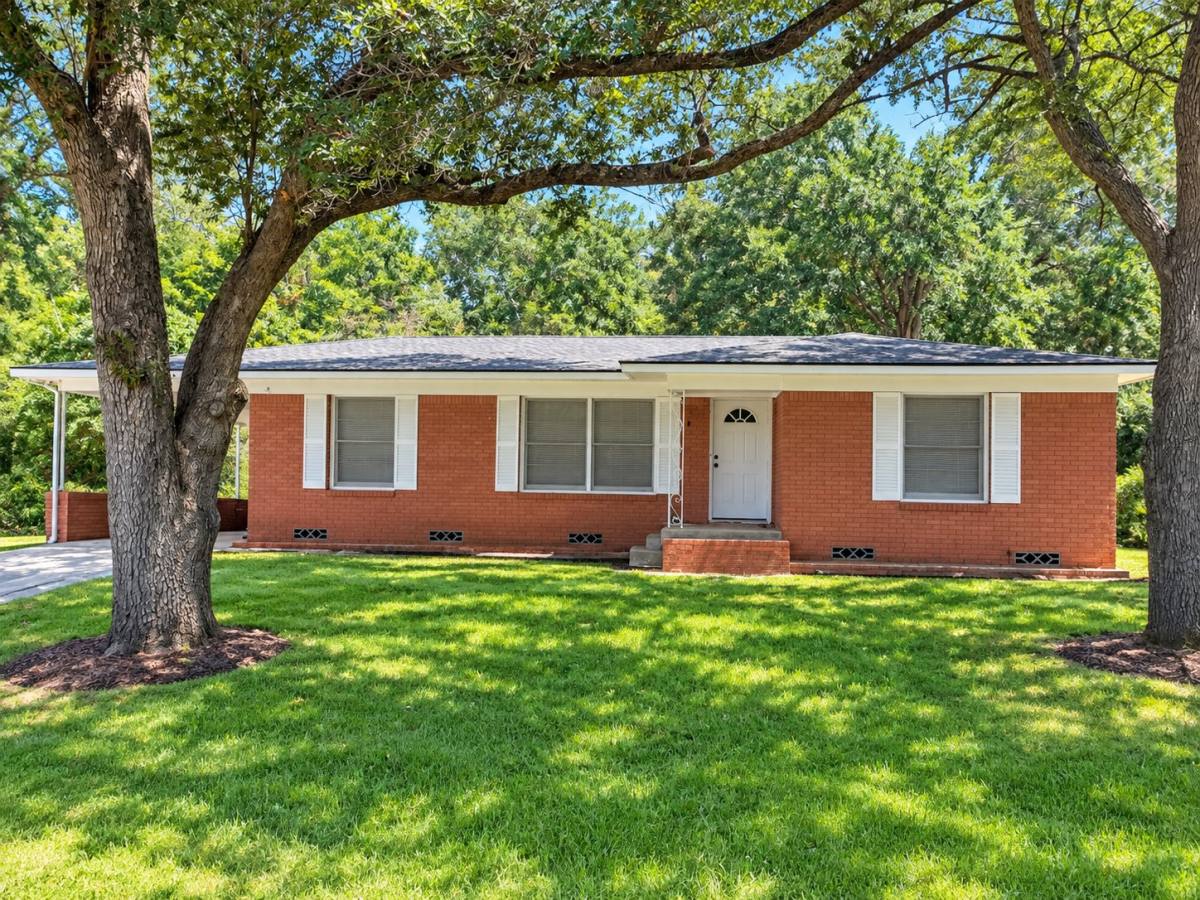 House for rent at 2104 Clay St, Kilgore, TX 75662