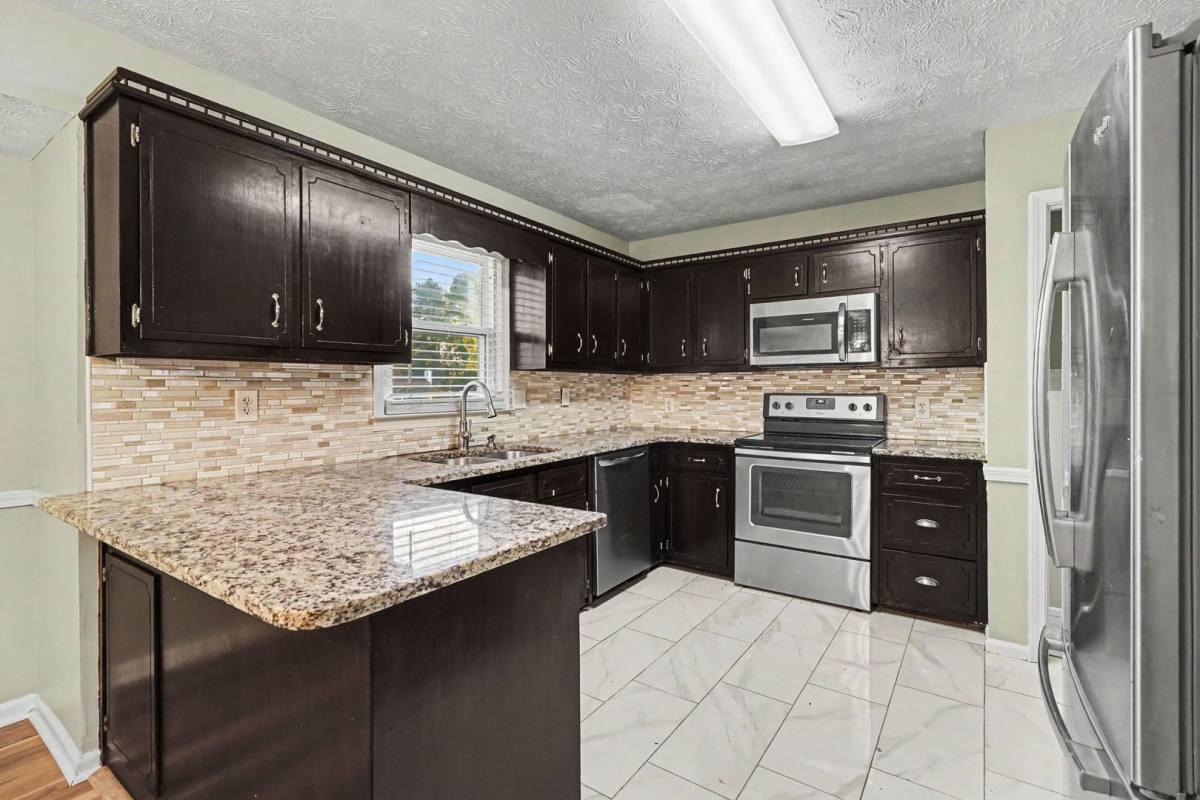 House for rent at 3030 Green Meadow Lane, Snellville, GA 30078