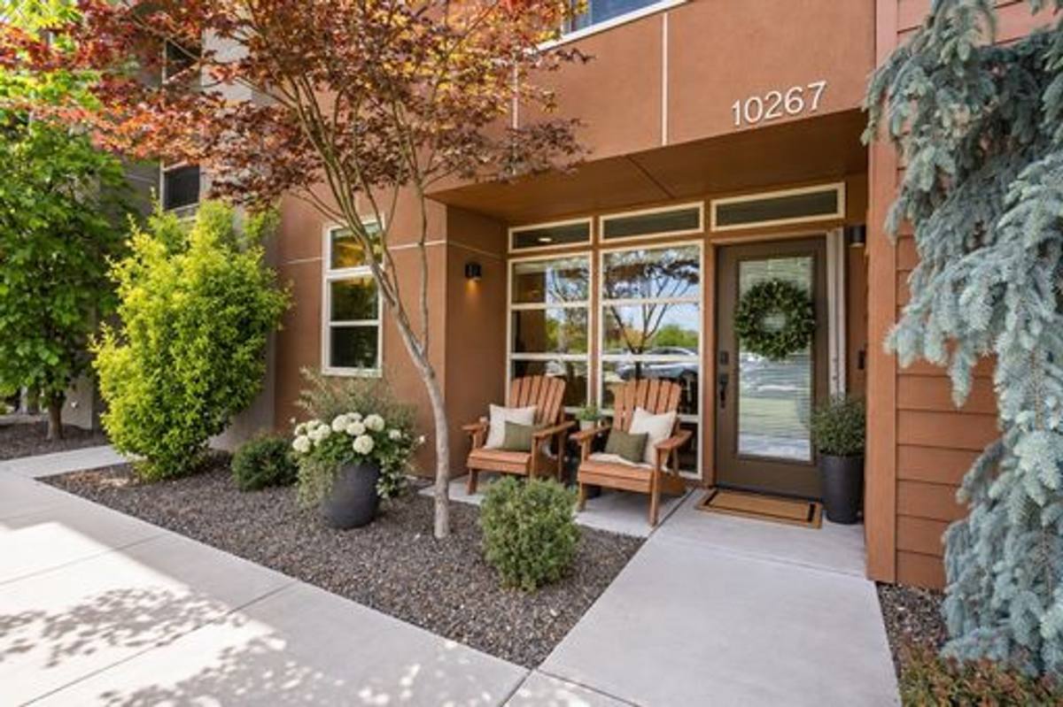 Townhouse for rent at 10267 W Carlton Bay Dr, Garden City, ID 83714