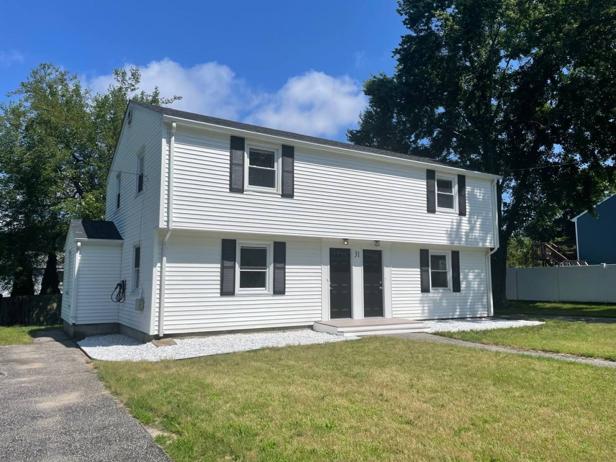 Townhouse for rent at 31 Studley Ave, Warwick, RI 02889