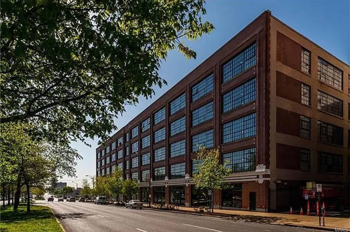 Apartment for rent at 4100 Forest Park Ave #302, St. Louis, MO 63108