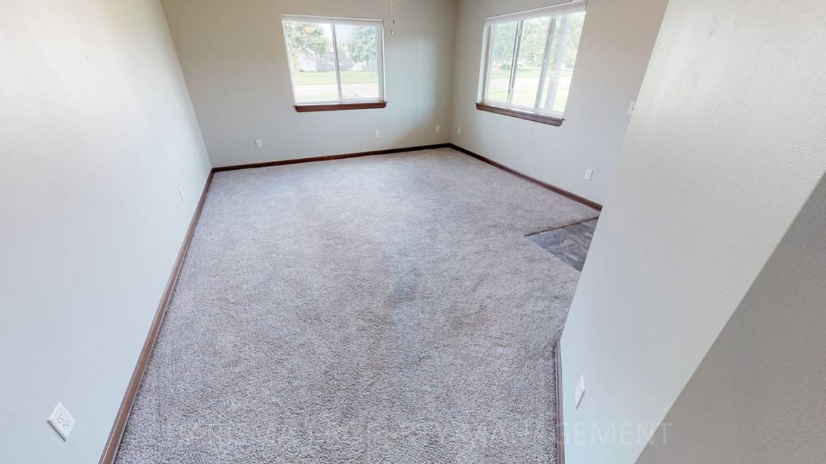 Townhouse for rent at 400 N Main St, Tea, SD 57064