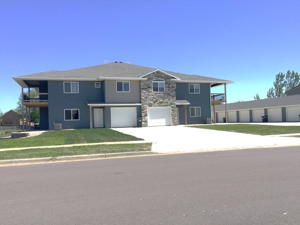 Townhouse for rent at 400 N Main St, Tea, SD 57064