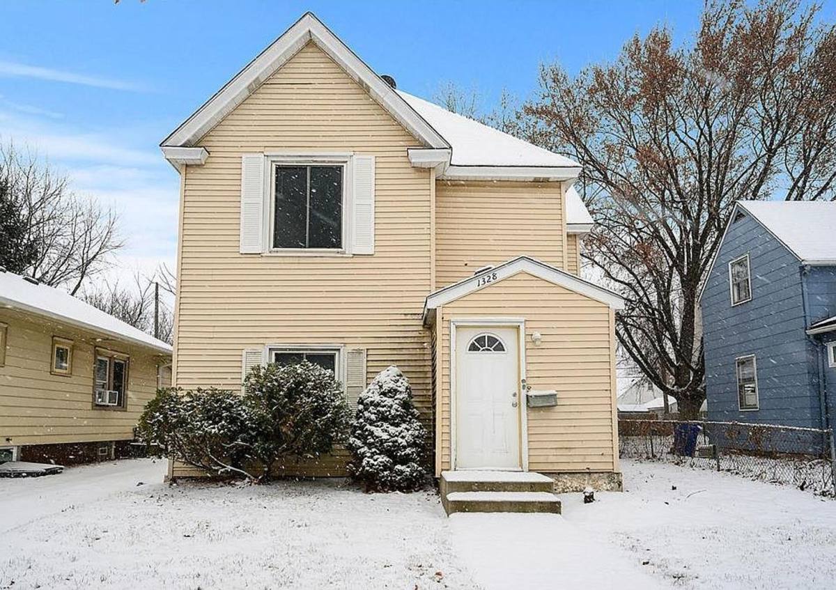 House for rent at 1328 Hewitt Ave, St. Paul, MN 55104