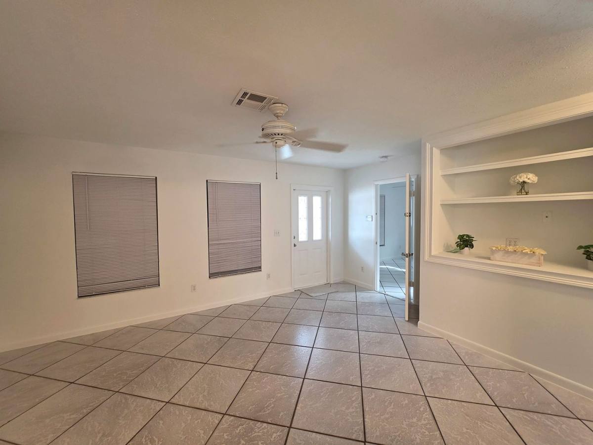 House for rent at 1294 Highlands Dr, Naples, FL 34103