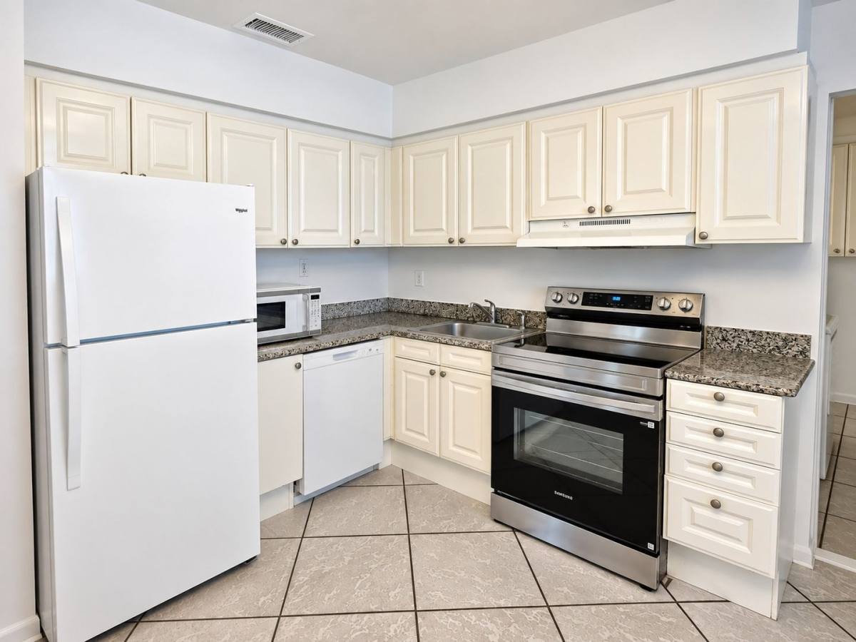 House for rent at 1294 Highlands Dr, Naples, FL 34103