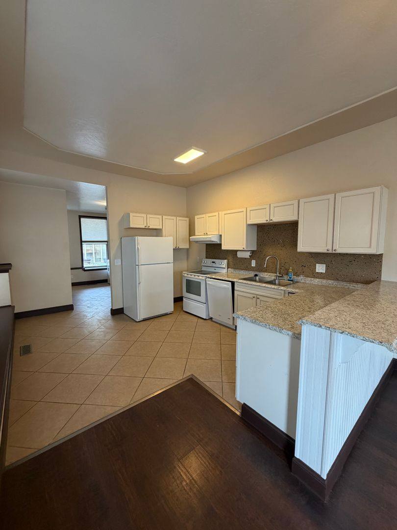 Apartment for rent at 941- 943 W Granite, Butte, MT 59701