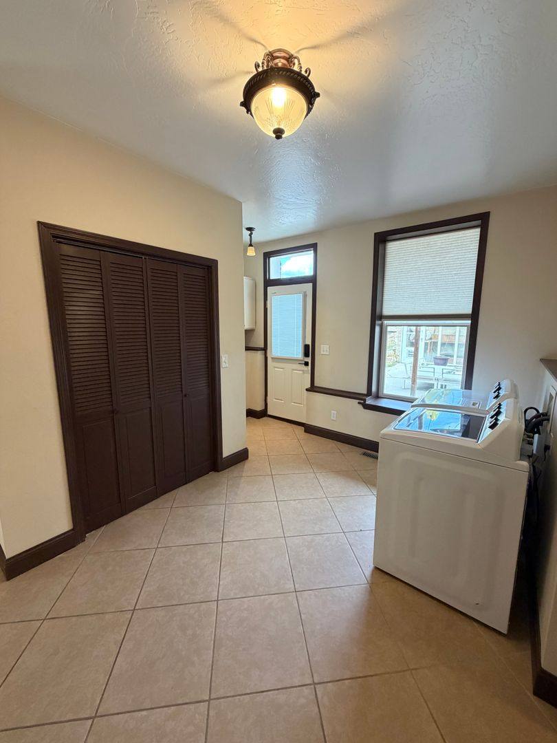 Apartment for rent at 941- 943 W Granite, Butte, MT 59701