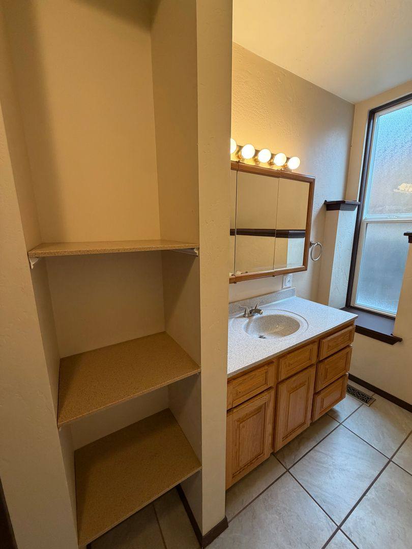 Apartment for rent at 941- 943 W Granite, Butte, MT 59701