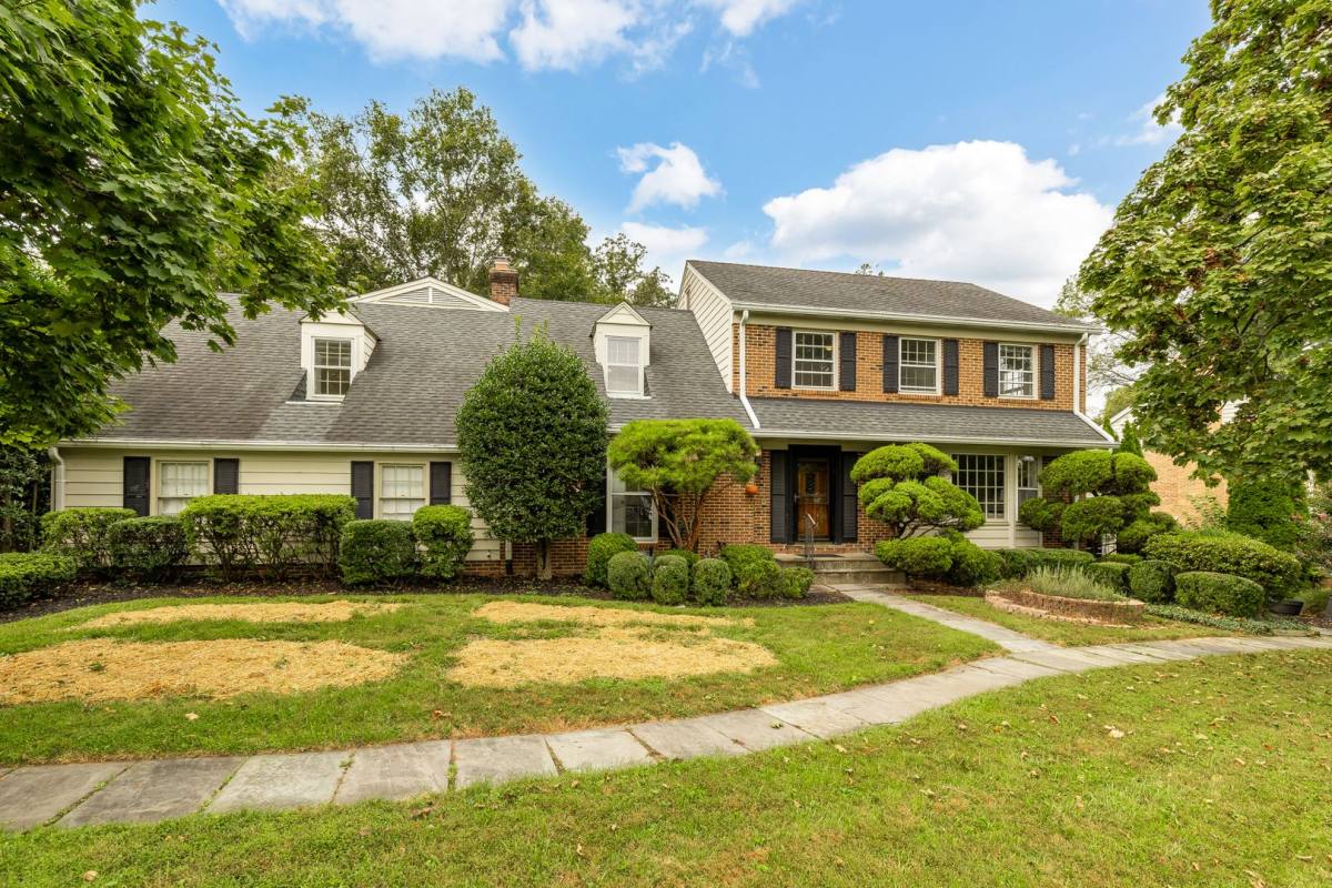 House for rent at 11000 Rosemont Dr, Rockville, MD 20852