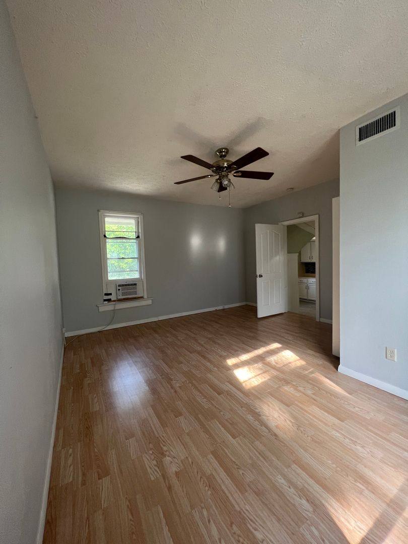 Apartment for rent at 916 Bridge Ave, Davenport, IA 52803