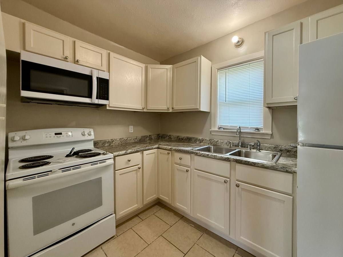 House for rent at 607 S Fountain St, Wichita, KS 67218