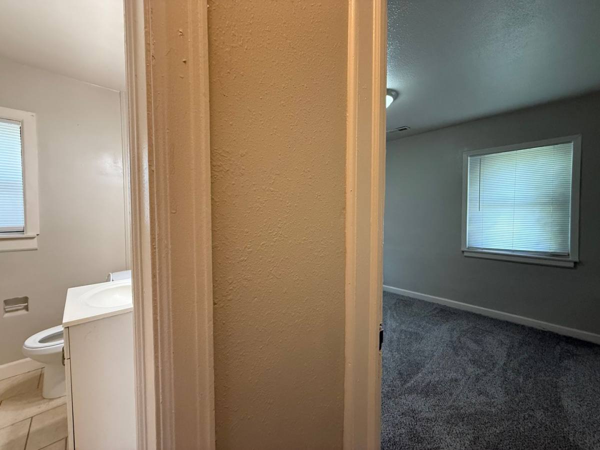 House for rent at 607 S Fountain St, Wichita, KS 67218