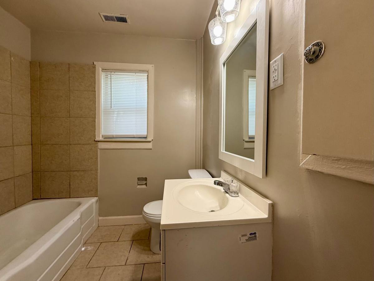House for rent at 607 S Fountain St, Wichita, KS 67218