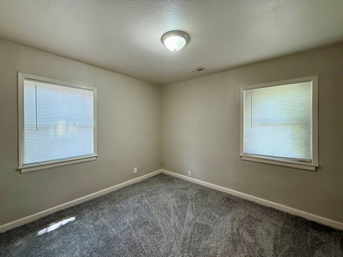 House for rent at 607 S Fountain St, Wichita, KS 67218