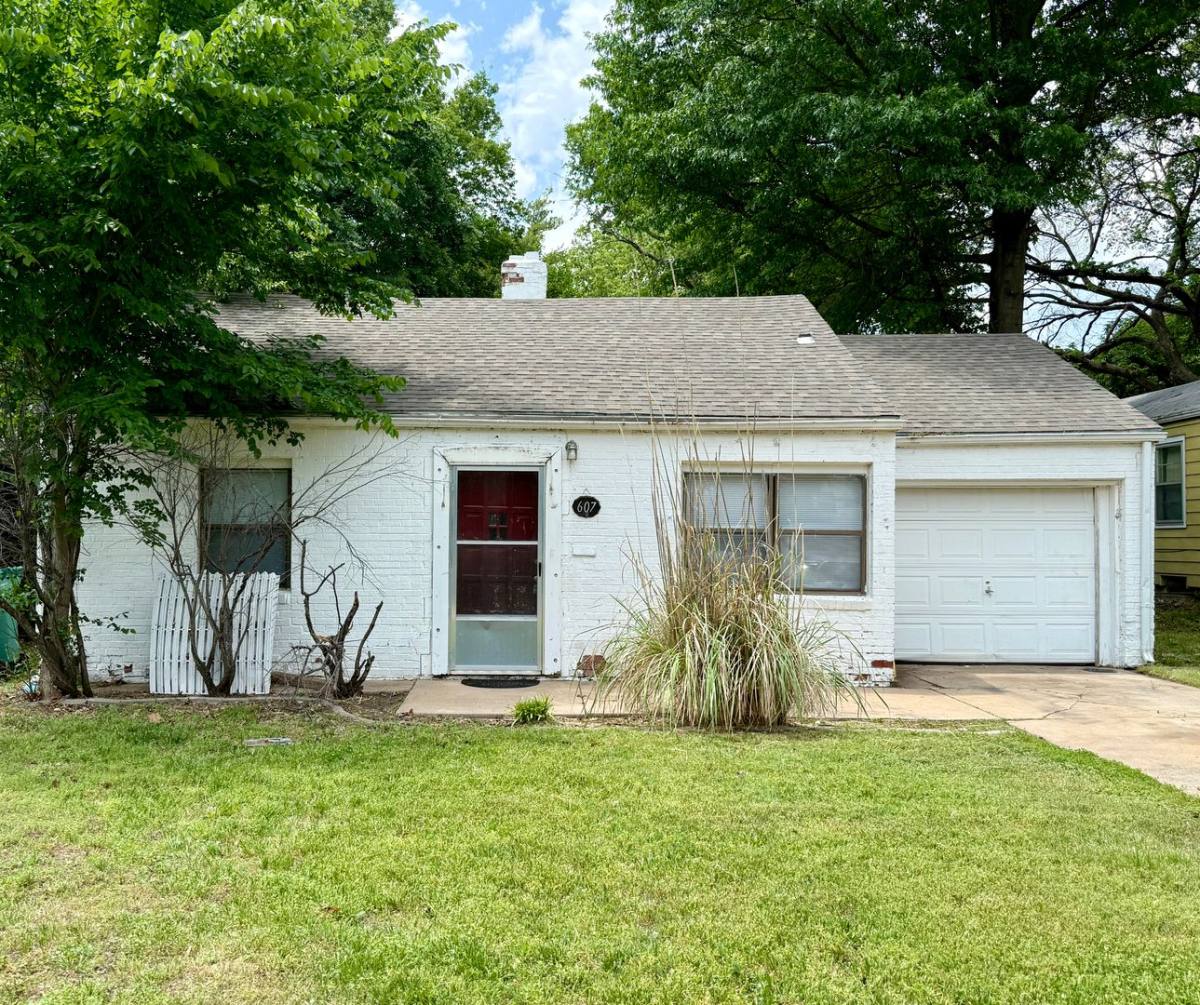 House for rent at 607 S Fountain St, Wichita, KS 67218