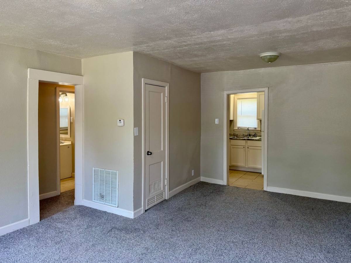 House for rent at 607 S Fountain St, Wichita, KS 67218