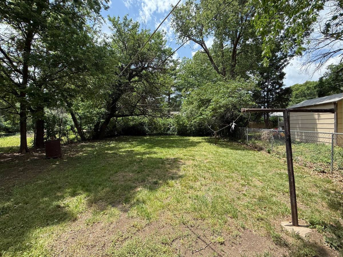 House for rent at 607 S Fountain St, Wichita, KS 67218
