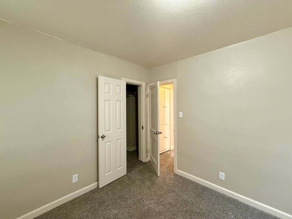 House for rent at 607 S Fountain St, Wichita, KS 67218