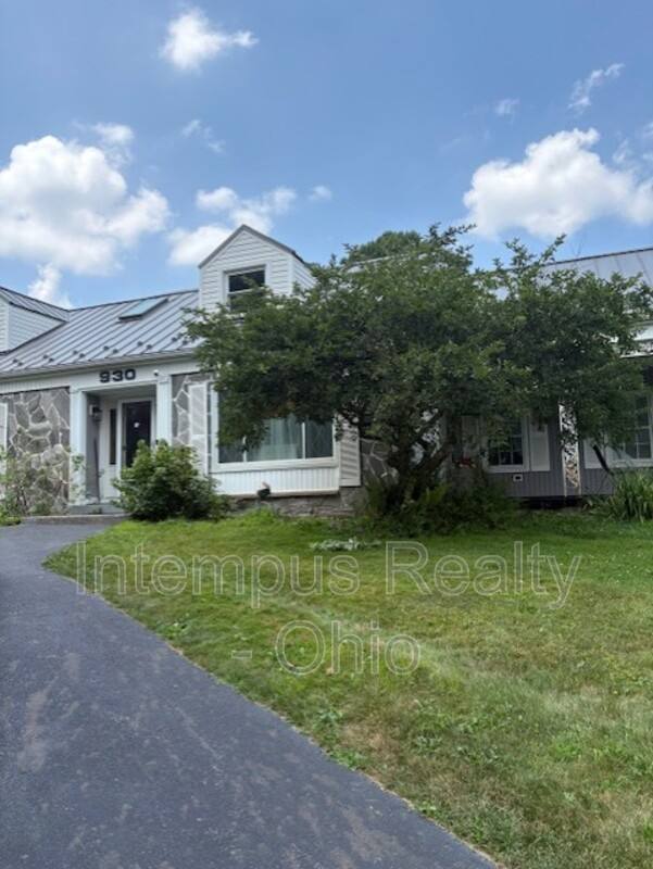 930 1/2 Mansell Dr, Youngstown, OH 44505 - Apartment for Rent