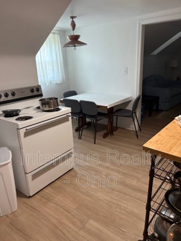 930 1/2 Mansell Dr, Youngstown, OH 44505 - Apartment for Rent - Image 3