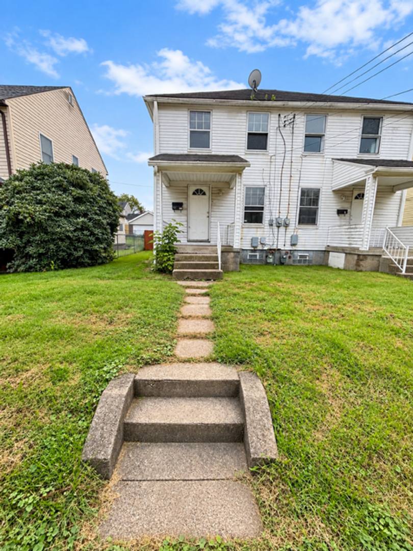 Townhouse for rent at 616 Farnsworth Ave, Clairton, PA 15025