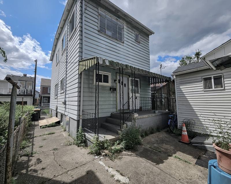 Apartment for rent at 307 Hamilton St #2, McKees Rocks, PA 15136