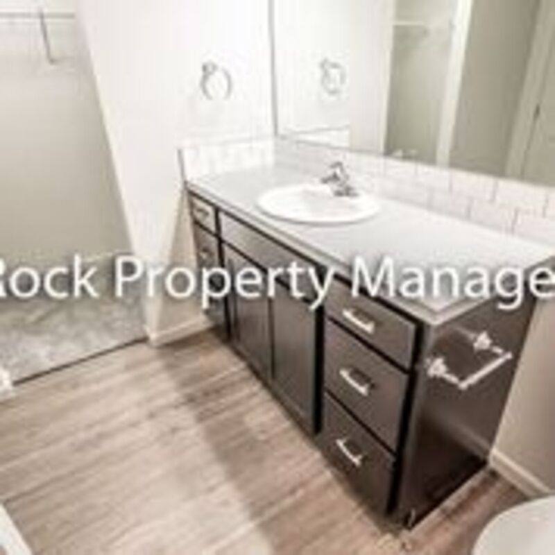 Townhouse for rent at 2009 N Flora Rd, Greenacres, WA 99016