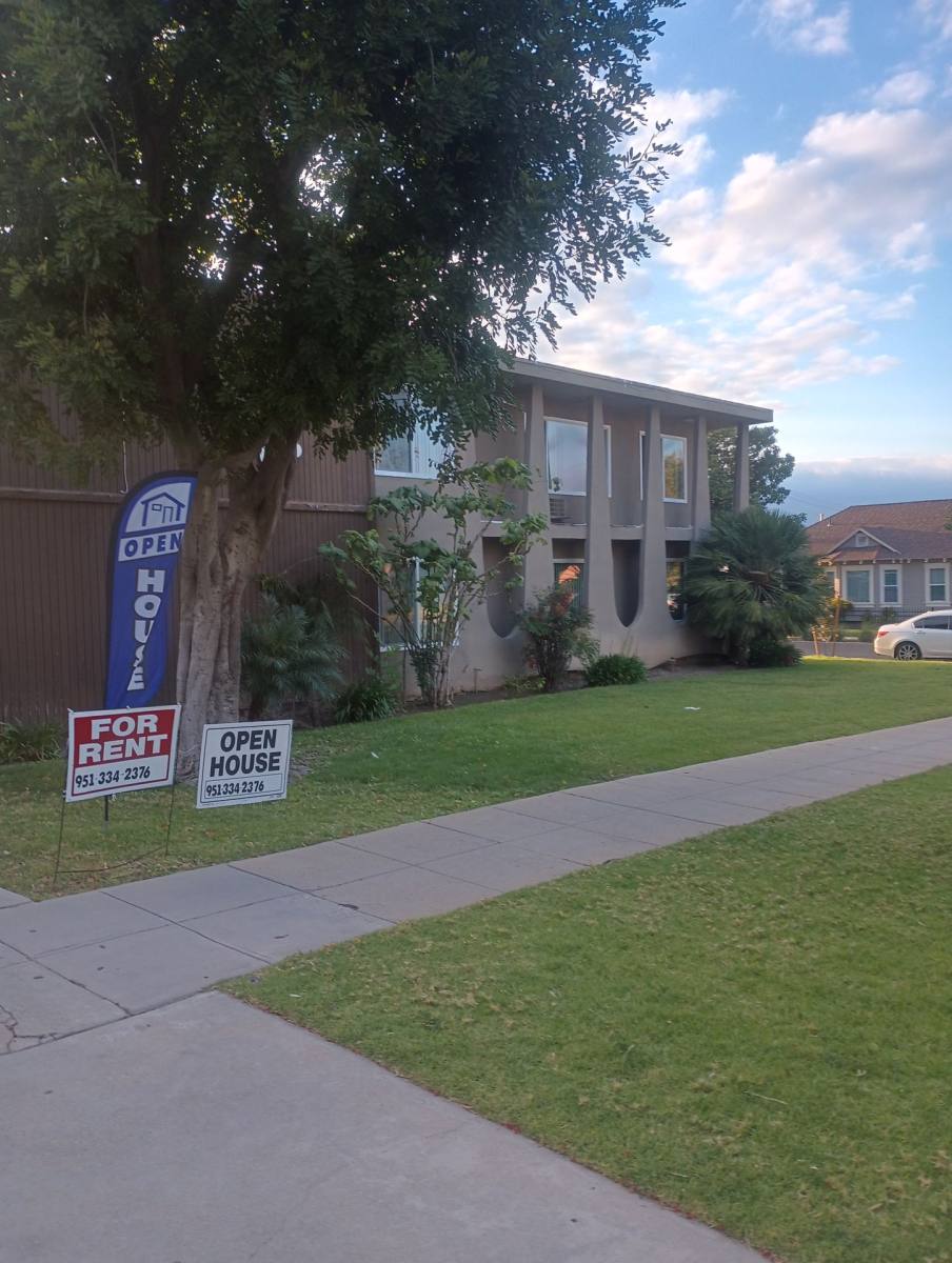 Apartment for rent at 508 S Victoria Ave, Corona, CA 92879
