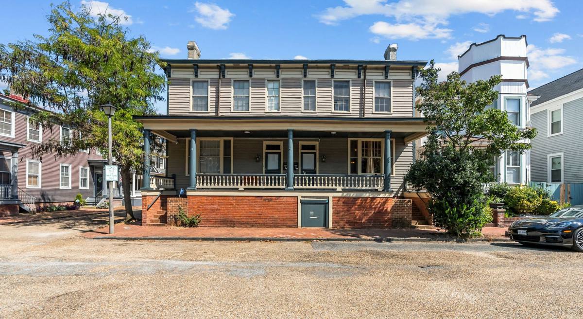 Apartment for rent at 403 Dinwiddie St #A, Portsmouth, VA 23704