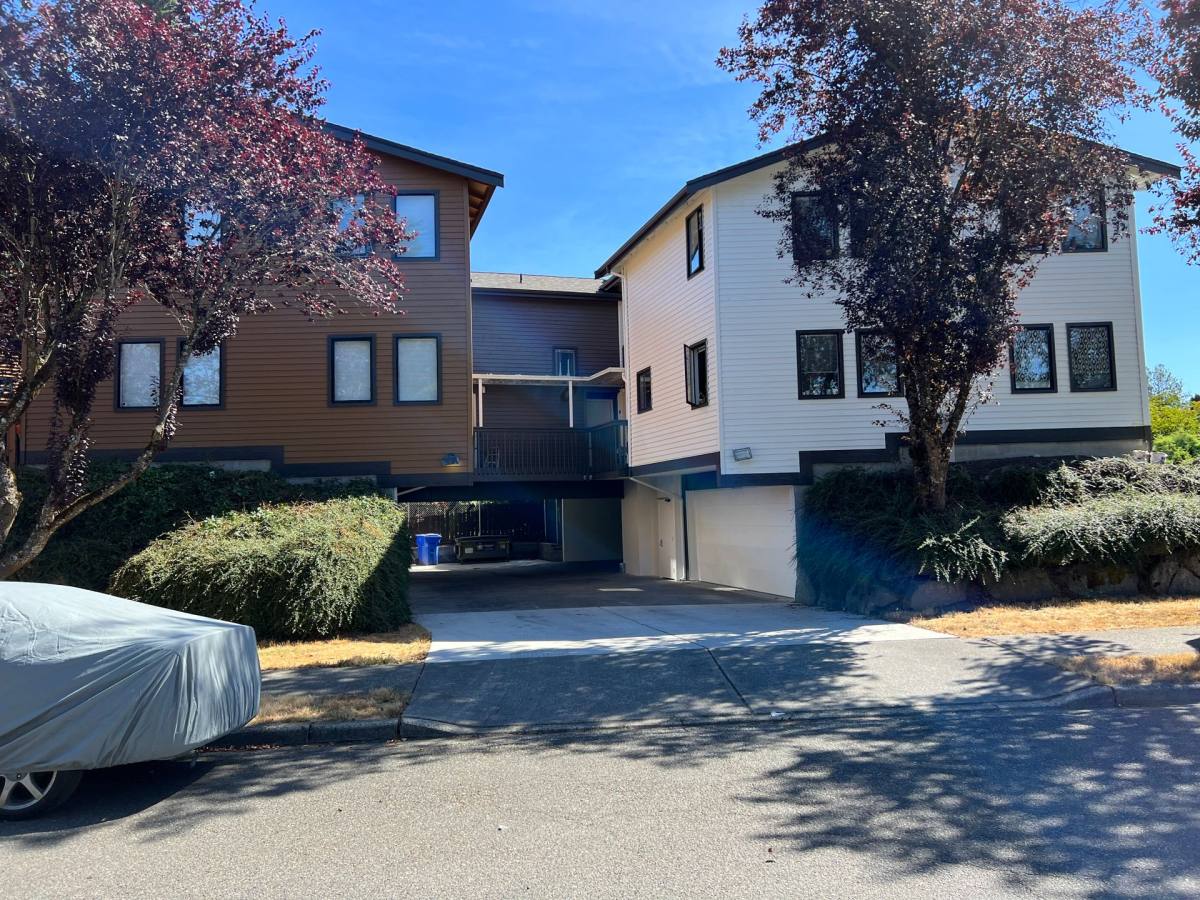 Townhouse for rent at 3109 NE 11th Place, Renton, WA 98056