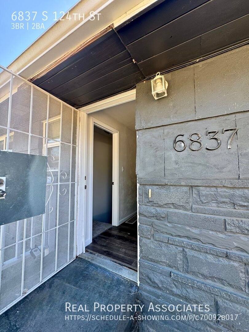 House for rent at 6837 S 124th St, Seattle, WA 98178