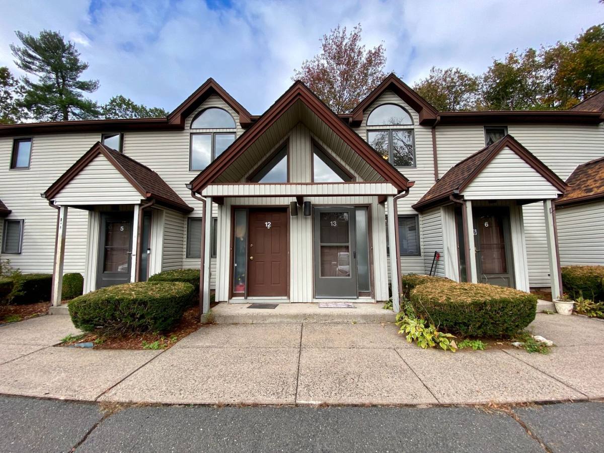 Townhouse for rent at 16 Northampton Lane, Plainville, CT 06062