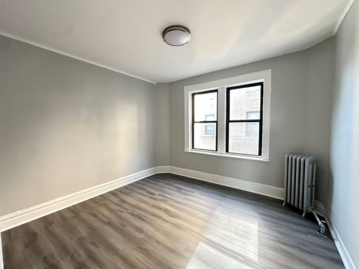 Apartment for rent at 182 N Arlington Ave, East Orange, NJ 07017