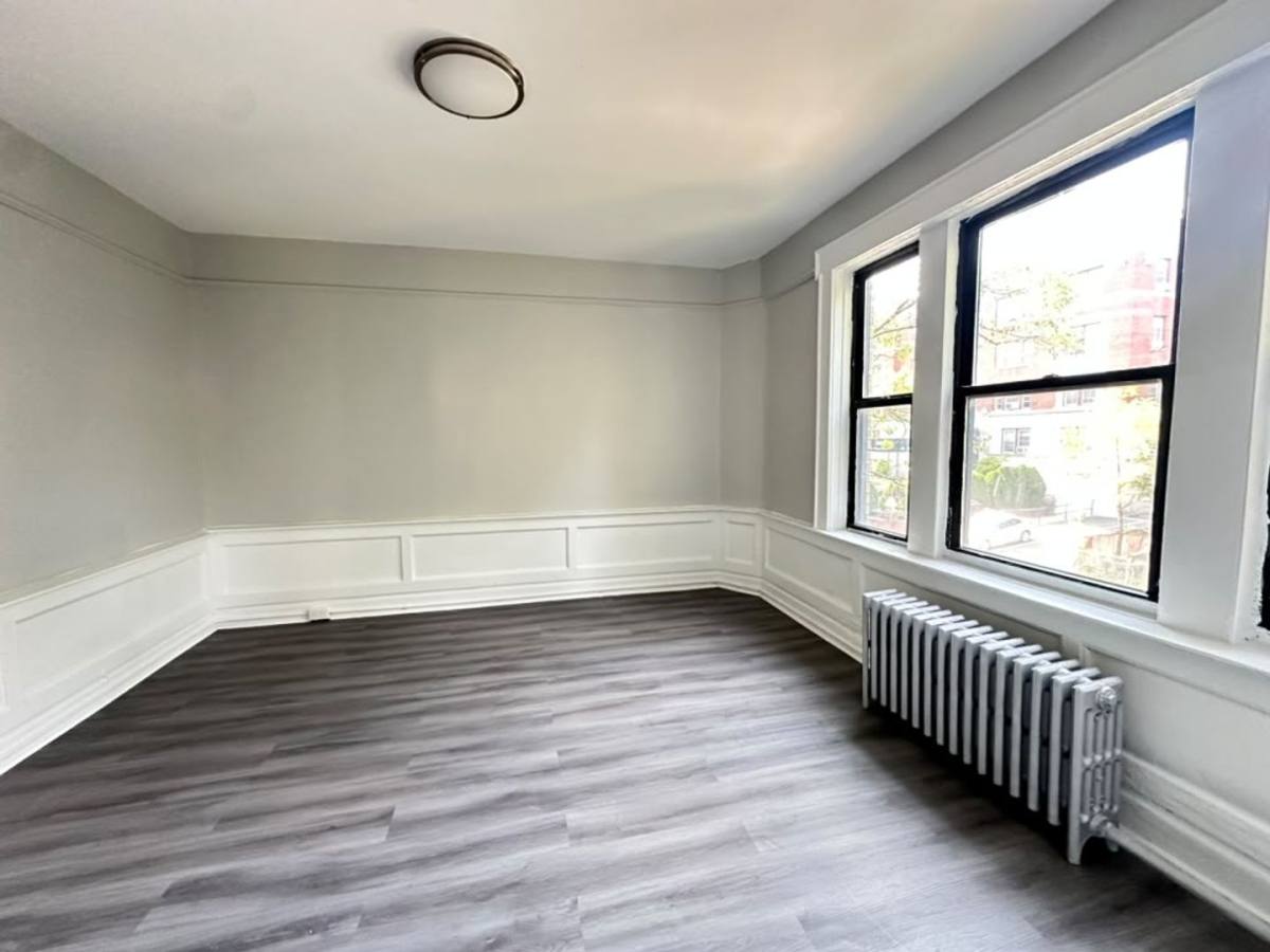 Apartment for rent at 182 N Arlington Ave, East Orange, NJ 07017