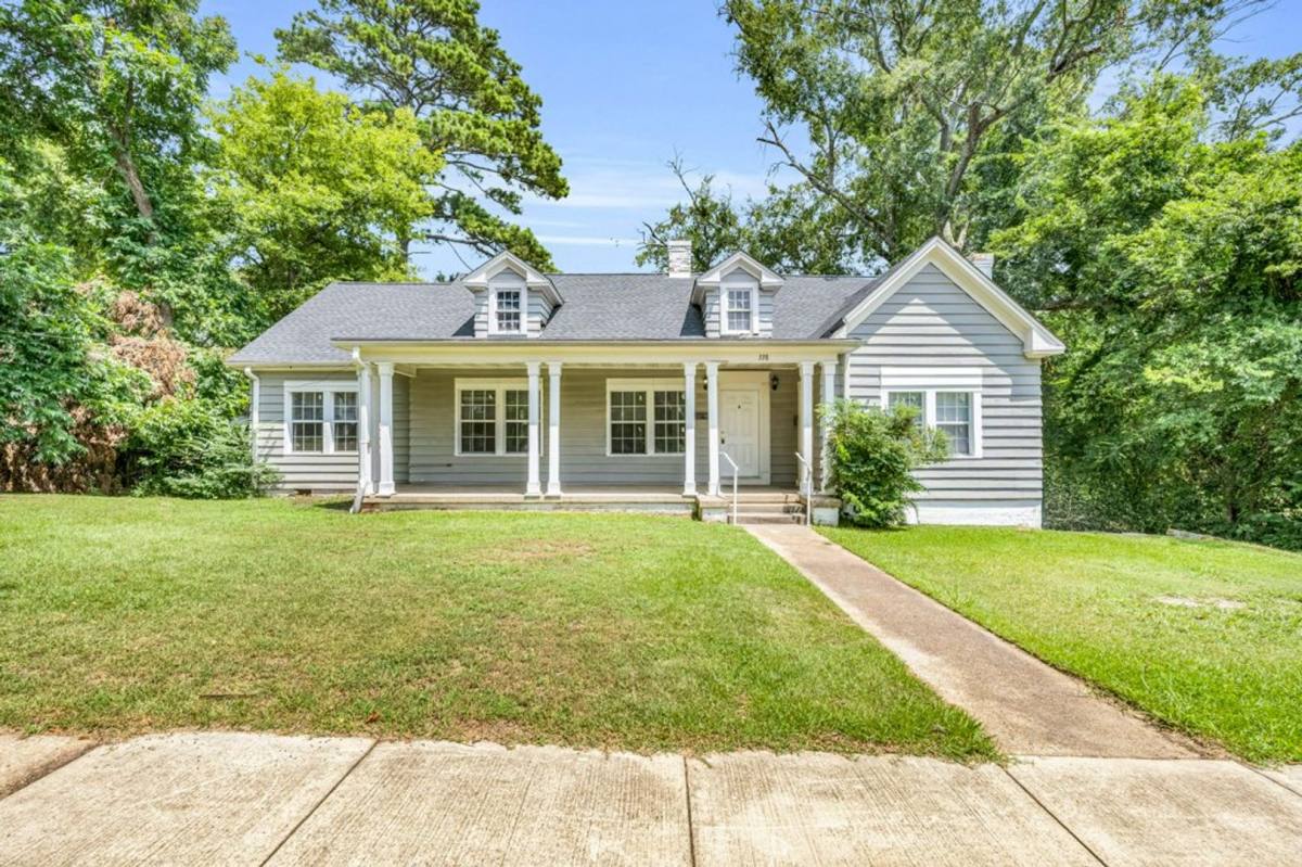 Apartment for rent at 338 N Church St, Tupelo, MS 38804