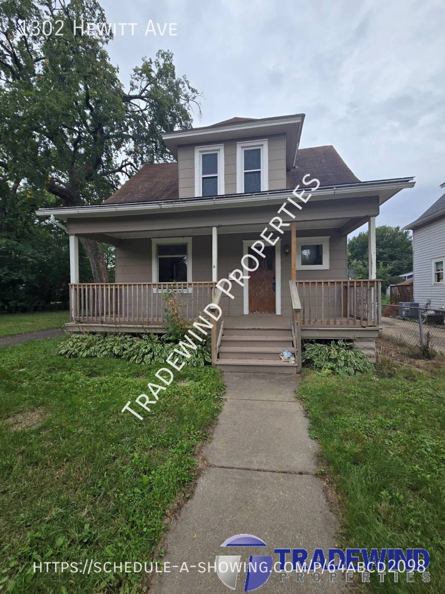 House for rent at 1302 Hewitt Ave, St. Paul, MN 55104