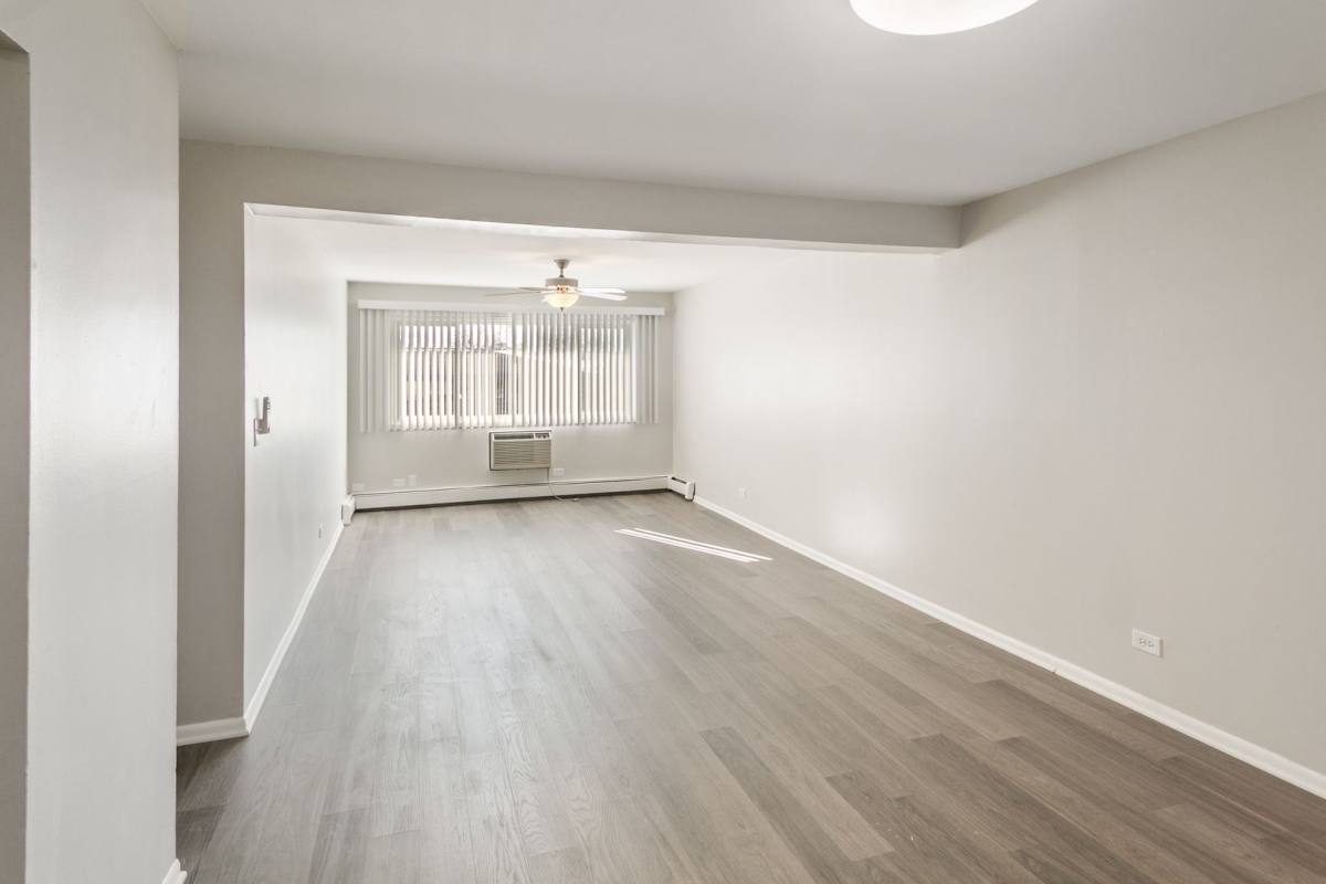 Apartment for rent at 711 S Milwaukee Ave, Libertyville, IL 60048