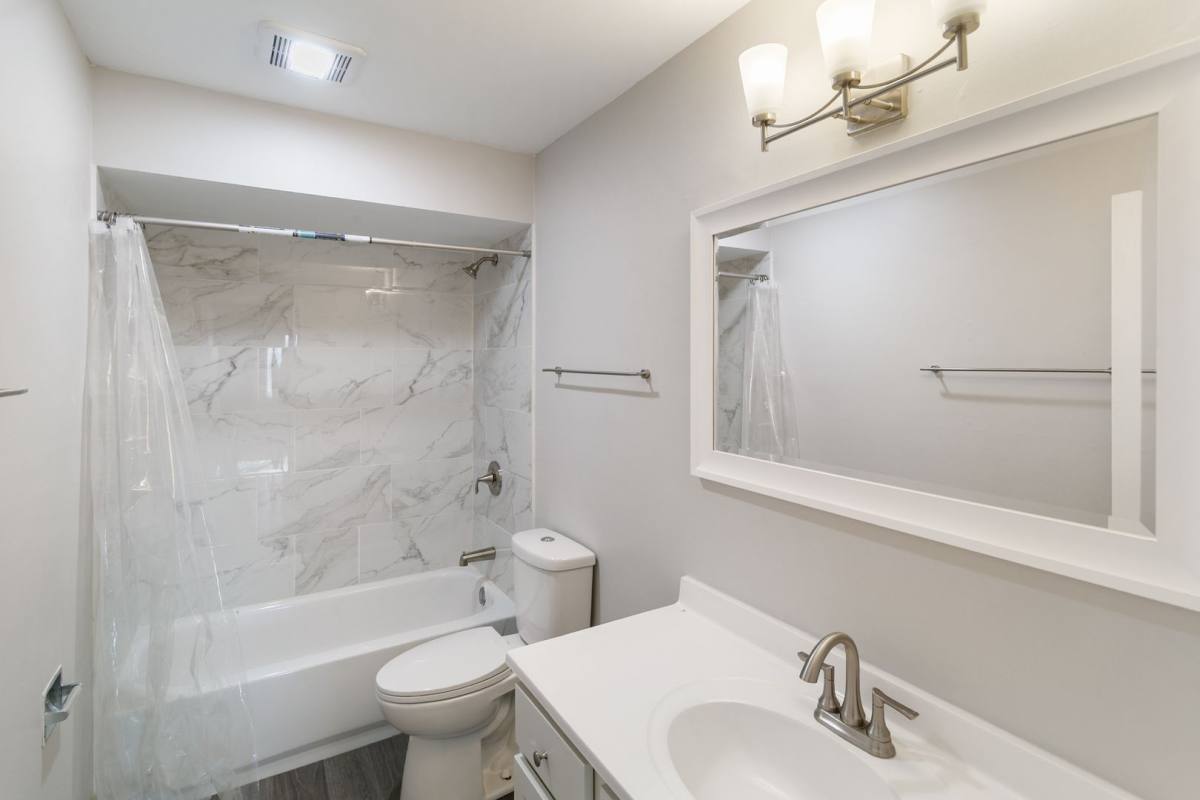 Apartment for rent at 711 S Milwaukee Ave, Libertyville, IL 60048