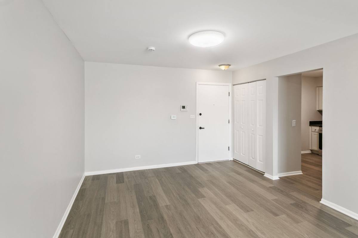 Apartment for rent at 711 S Milwaukee Ave, Libertyville, IL 60048