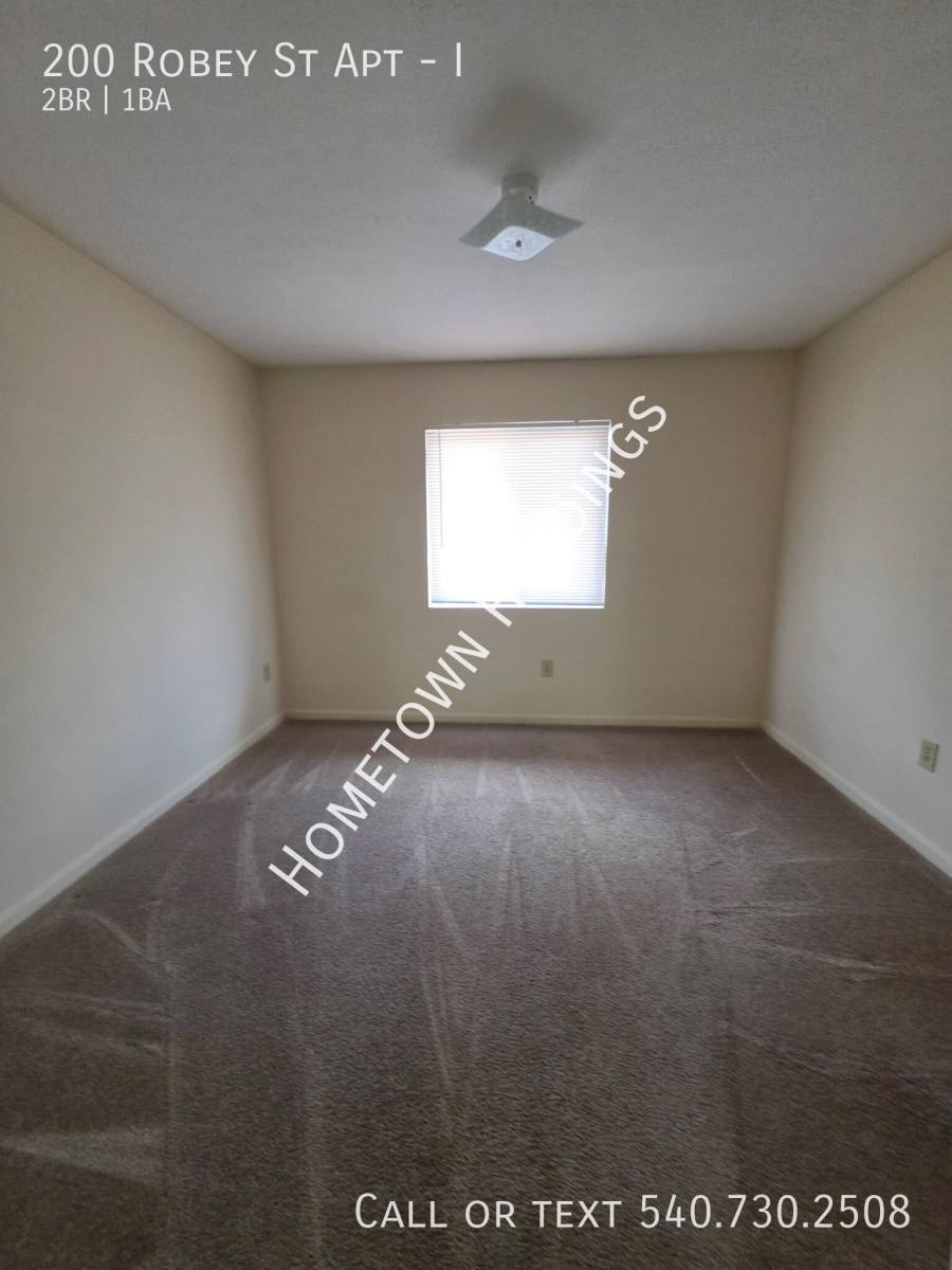 Apartment for rent at 200 Robey St #I, Radford, VA 24141
