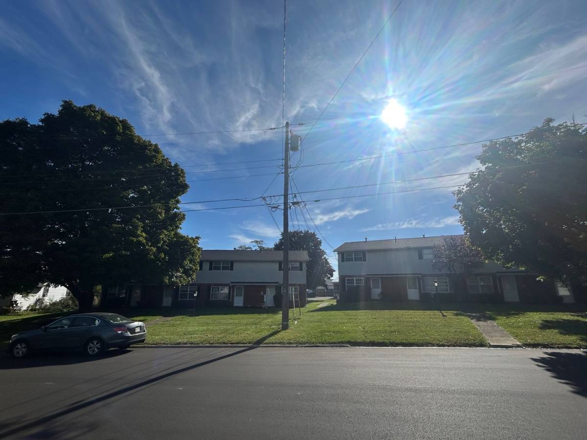Townhouse for rent at Ca, 1607 Crestview Dr, Ashland, OH 44805